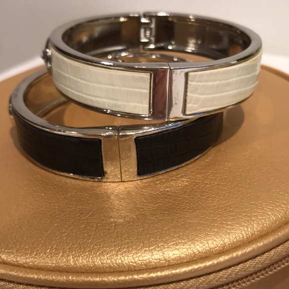 🔥Guess fashion bangle bracelets.🔥 - Picture 5 of 7